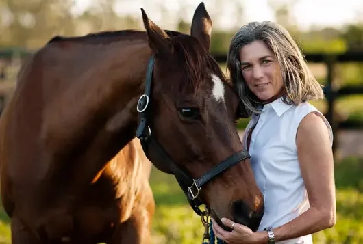 dr emily weiss with brown horse fluke