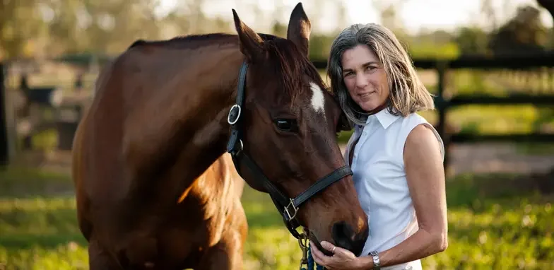 dr emily weiss with brown horse fluke